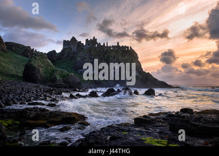 Dunluce Castle an der Causeway-Küste des County Antrim in Nordirland Stockfoto
