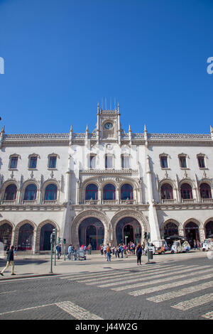 Portugal, Estredmadura, Lissabon, Baixa, reich verzierten Eingang zum Rossio-Bahnhof. Stockfoto