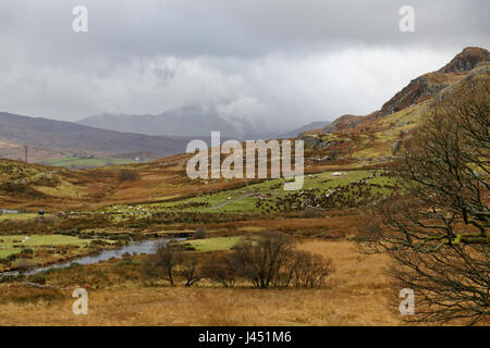 Blick auf die Nantygwryd und Snowdon von Capel Curig Stockfoto