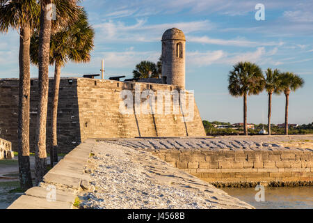 Castillo de San Marcos Nationaldenkmal gebadet im frühen Morgenlicht, St. Augustine, Florida Stockfoto
