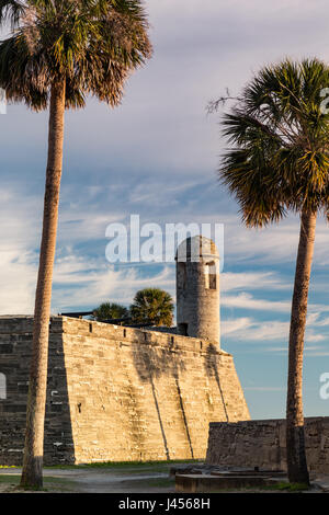 Castillo de San Marcos Nationaldenkmal gebadet im frühen Morgenlicht, St. Augustine, Florida Stockfoto