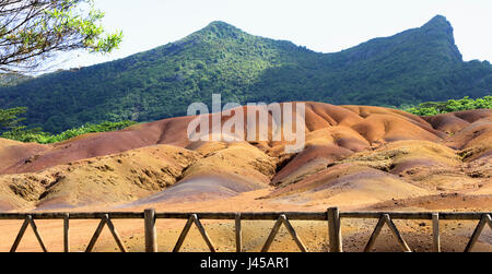 Mauritius.  Maskarenen.  In der Nähe von Chamarel.  Terres de Sept Couleurs.  Chamarel farbige Erden.  Die verschiedenen Farben des Sandes sind das Ergebnis Stockfoto