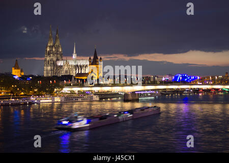 Rhein und Dom, Köln Stockfoto