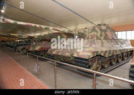 REGION Moskau - 1. September 2015: Schwere Panzer Panzer VI Ausf. B Tiger («King Tiger "), die Streitkräfte von Nazi-Deutschland im Museum der Rüstung Stockfoto