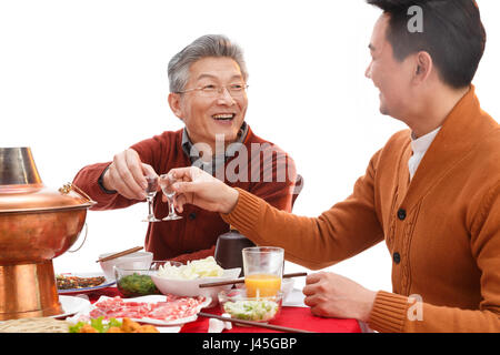 Glücklich Familientreffen Abendessen für das chinesische Neujahr Stockfoto