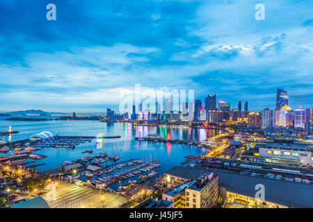 Nacht der Olympic Sailing Center Qingdao in der Provinz Shandong, China Stockfoto