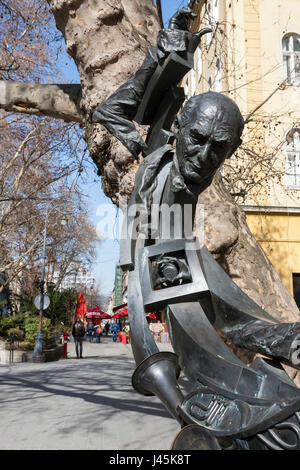 Modernistischen Skulptur von Georg Solti durch Párkányi Raab Péter außerhalb der Liszt Musikakademie Liszt Ferenc Tér, Teresienstadt, Budapest, Ungarn Stockfoto