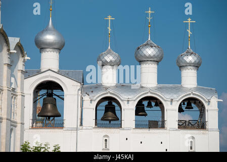 Der Glockenturm der Uspenski-Kathedrale im Kreml von Rostow dem großen als Teil der Gruppe The Golden Ring der mittelalterlichen Städte des Nordostens von Moskau Stockfoto