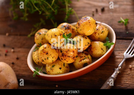 Junge Bratkartoffeln Stockfoto