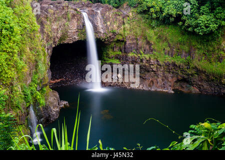 Der Rainbow-Falls in der Nähe von Hilo auf Big Island, Hawaii, USA. Stockfoto