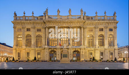 TURIN, Italien - 14. März 2017: Palazzo Madama in der Abenddämmerung. Stockfoto