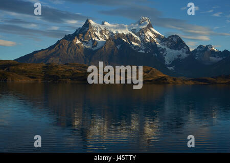 Vereisten Gipfel des Cerro Paine Grande im Torres del Paine Nationalpark im Süden Chiles Stockfoto