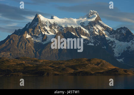 Vereisten Gipfel des Cerro Paine Grande im Torres del Paine Nationalpark im Süden Chiles Stockfoto