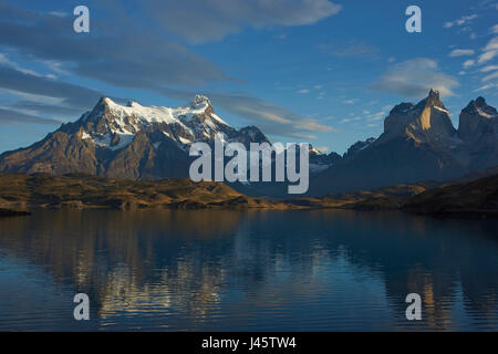 Vereisten Gipfel des Cerro Paine Grande im Torres del Paine Nationalpark im Süden Chiles Stockfoto