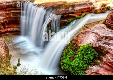 Wasserfall auf der Terrasse in den Grand Canyon Stockfoto