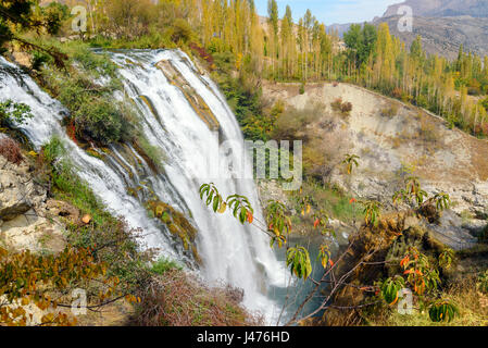 Tortum Wasserfall ist der größte Wasserfall und es ist eines der bemerkenswertesten Naturschätze der Türkei Stockfoto