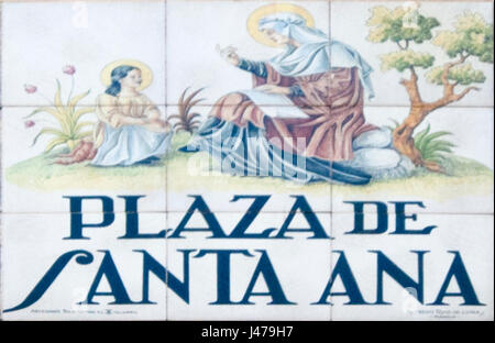Plaza De Santa Ana. Keramische Straßenschild in Madrid, Spanien Stockfoto