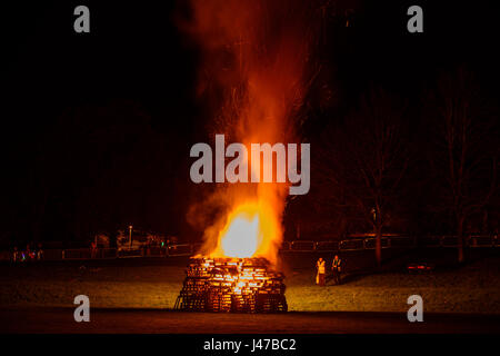 Großes Lagerfeuer am 5. November Stockfoto
