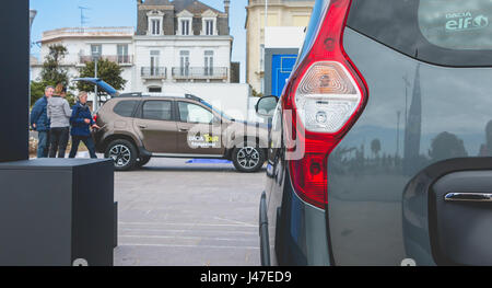 Sables d Olonne, Frankreich - 7. Mai 2017: Dacia Tour 2017 ist eine kommerzielle Betrieb organisiert durch die Auto-Builder, um seine Autos können zu präsentieren Stockfoto