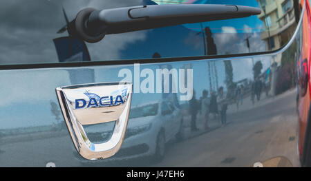 Sables d Olonne, Frankreich - 7. Mai 2017: Dacia Tour 2017 ist eine kommerzielle Betrieb organisiert durch die Auto-Builder, um seine Autos können zu präsentieren Stockfoto