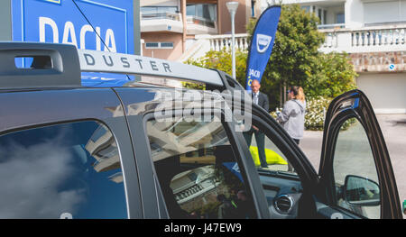 Sables d Olonne, Frankreich - 7. Mai 2017: Dacia Tour 2017 ist eine kommerzielle Betrieb organisiert durch die Auto-Builder, um seine Autos können zu präsentieren Stockfoto