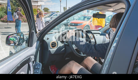 Sables d Olonne, Frankreich - 7. Mai 2017: Dacia Tour 2017 ist eine kommerzielle Betrieb organisiert durch die Auto-Builder, um seine Autos können zu präsentieren Stockfoto