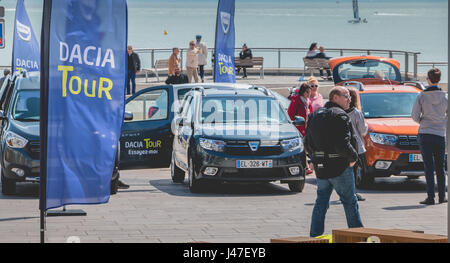 Sables d Olonne, Frankreich - 7. Mai 2017: Dacia Tour 2017 ist eine kommerzielle Betrieb organisiert durch die Auto-Builder, um seine Autos können zu präsentieren Stockfoto