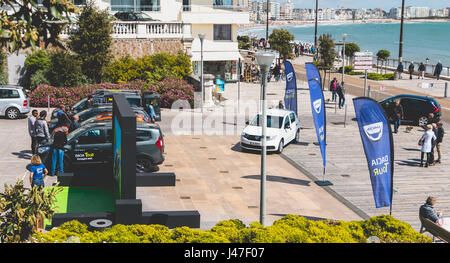 Sables d Olonne, Frankreich - 7. Mai 2017: Dacia Tour 2017 ist eine kommerzielle Betrieb organisiert durch die Auto-Builder, um seine Autos können zu präsentieren Stockfoto