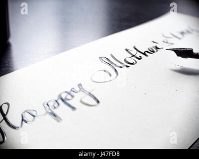 Glückliche Mutter Kalligraphie und Inschrift Post-Tageskarte. Extrem Nahaufnahme. Stockfoto