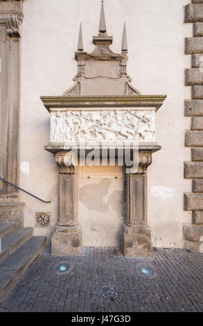 Viterbo, Italien - Bezirk ein Sonntagmorgen in der mittelalterlichen Stadt des Latium, benannte San Pellegrino, während des Festes des Heiligen Pilger in Blüte Stockfoto