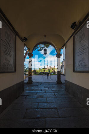 Viterbo, Italien - Bezirk ein Sonntagmorgen in der mittelalterlichen Stadt des Latium, benannte San Pellegrino, während des Festes des Heiligen Pilger in Blüte Stockfoto