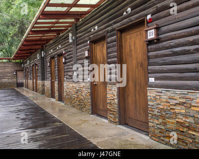 Taiping-Berg, Taiwan - 15. Oktober 2016: Private Thermalquelle im Hot Spring Resort in Taiping Berg Hütte. Renze Thermalquelle Kabine Stockfoto