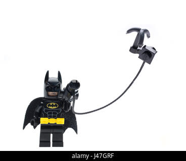 LEGO Batman-Film Minifigur mit Grapling Haken Stockfoto