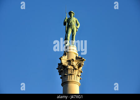 Konföderierter Soldaten & Sailors' Monument. Es zeigt auf der Säule, bestehend aus 13 Granit Blocks ist eine Bronze Konföderierten private stehen Stockfoto