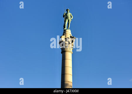 Konföderierter Soldaten & Sailors' Monument. Es zeigt auf der Säule, bestehend aus 13 Granit Blocks ist eine Bronze Konföderierten private stehen Stockfoto