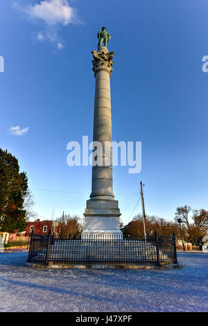 Konföderierter Soldaten & Sailors' Monument. Es zeigt auf der Säule, bestehend aus 13 Granit Blocks ist eine Bronze Konföderierten private stehen Stockfoto