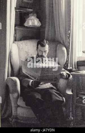 Nikolaus II. Von Russland ist in der täglichen Publikation St. Petersburg News dargestellt. Dieses Bild stellt einen Moment in der russischen kaiserlichen Geschichte dar und zeigt das persönliche Leben des letzten Zaren und seine Auseinandersetzung mit den aktuellen Ereignissen während seiner Regierungszeit. Stockfoto