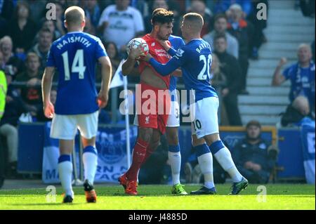 EMRE CAN & ROSS BARKLEY FCV EVERTON LIVERPOOL FC GOODISON PARK EVERTON ENGLAND 4. Oktober 2015 Stockfoto