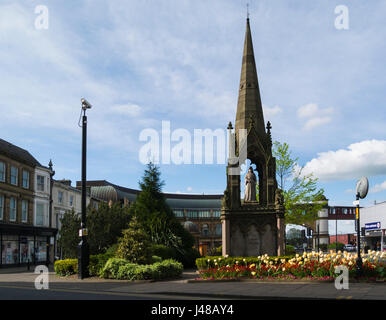 Königin Victoria Statue errichtet in Station Square Gardens zum Gedenken an ihr goldenes Jubiläum 1887 Harrogate North Yorkshire Stockfoto