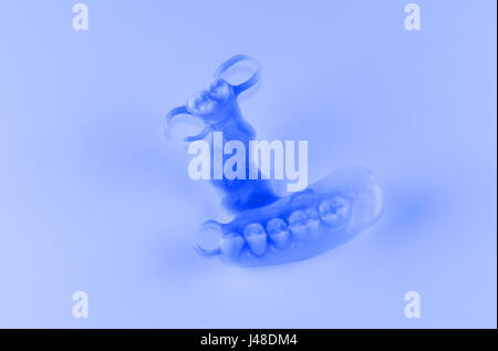 neue Nylon Prothese für einen Patienten mit einem teilweisen Verlust der Zähne Stockfoto