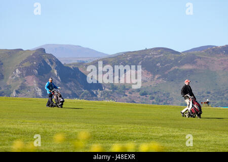 Die malerischen und üppigen Fairways von Llandudno letzten Kurs direkt am Meer gelegen und von Bergen befindet sich in Conwy Grafschaft, Nord-Wales übersehen Stockfoto