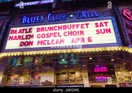 Blues Club &amp; Grill in New York City Times Square-MANHATTAN / NEW YORK - 1. April 2017 Stockfoto