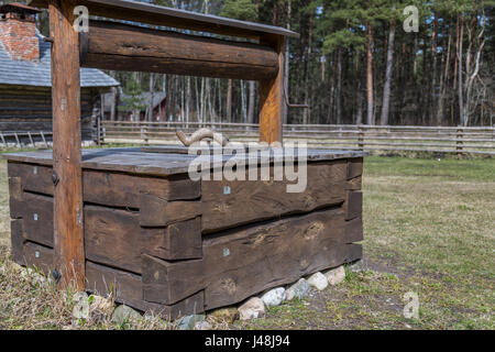 Wasser gut im alten Dorf Stockfoto