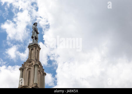 Dramatischen Blick auf einen Bürgerkrieg Ära konföderierten Soldaten Blick auf Wolke gefüllt Bereich auf der rechten Seite des Rahmens.  Kopieren Sie Platz, wenn nötig.  Das Hotel liegt in Forsyth P Stockfoto