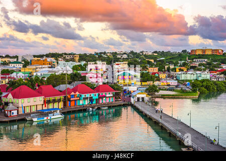 St. John's, Antigua-Port und Skyline in der Dämmerung. Stockfoto