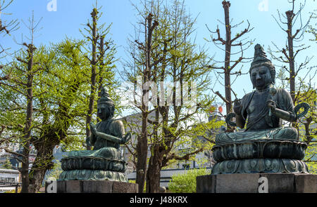 Kannon bosatsu Seishi bosatsu Attendants. Bronze Buddha Statuen. Stockfoto