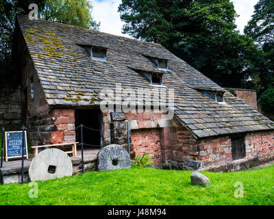 Nether Alderley Mill ist eine Wassermühle aus dem 16. Jahrhundert Congleton unterwegs (A34), liegt im Süden des Dorfes Nether Alderley, Cheshire Stockfoto