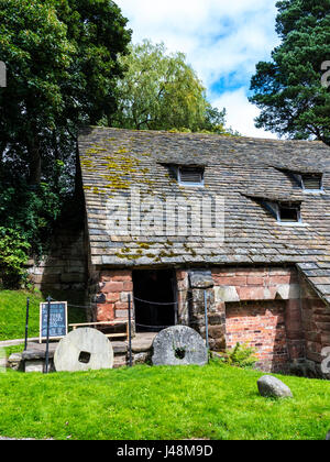 Nether Alderley Mill ist eine Wassermühle aus dem 16. Jahrhundert Congleton unterwegs (A34), liegt im Süden des Dorfes Nether Alderley, Cheshire Stockfoto