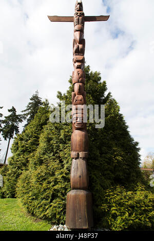 Squamish Nation Totempfahl in Brockton Point im Stanley Park in Vancouver, Kanada. Neun Totempfähle stehen im Park und sind die meisten Britisch-Kolumbien Stockfoto