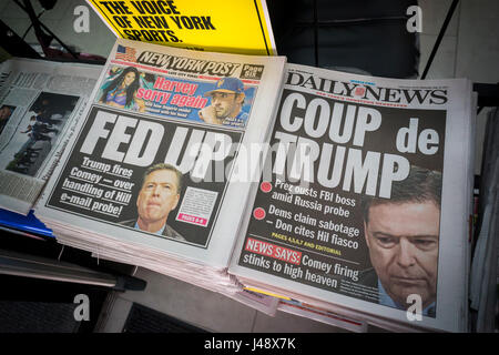 Schlagzeilen von New York Zeitungen Mittwoch, 10. Mai 2017 Bericht des Vortages Abfeuern von FBI-Direktor James Comey von Präsident Donald Trump. (© Richard B. Levine) Stockfoto